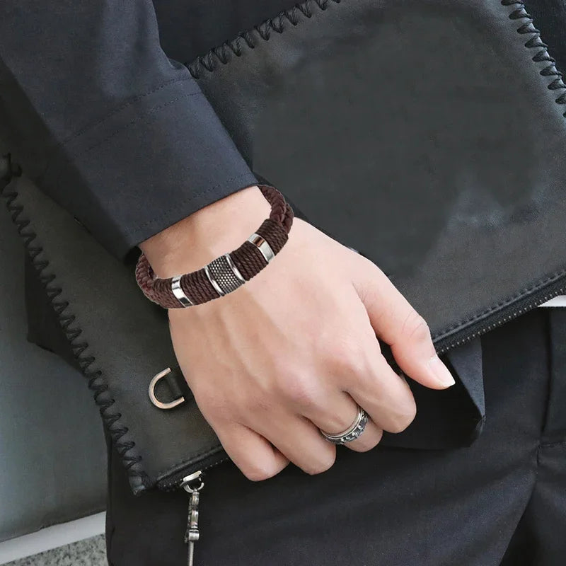 Herrn Armband aus Echtleder, veredelt mit Steinperlen und Edelstahl