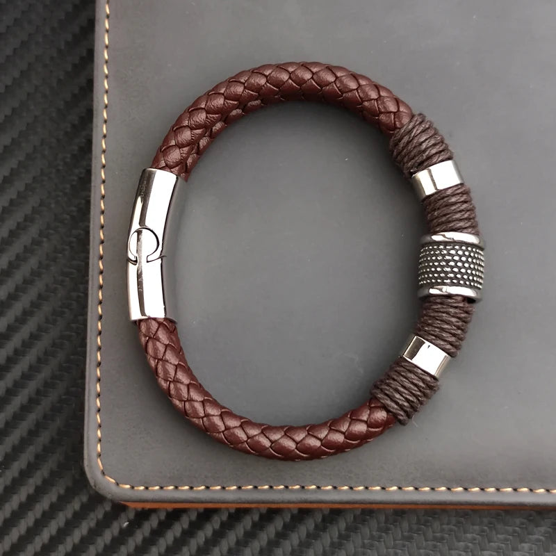 Herrn Armband aus Echtleder, veredelt mit Steinperlen und Edelstahl