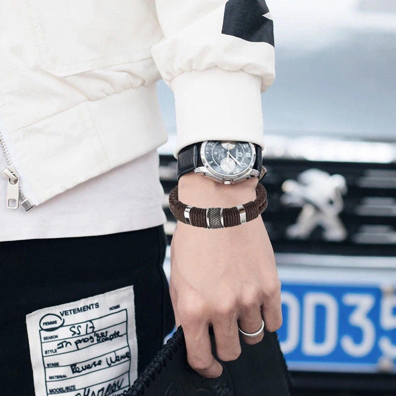 Herrn Armband aus Echtleder, veredelt mit Steinperlen und Edelstahl