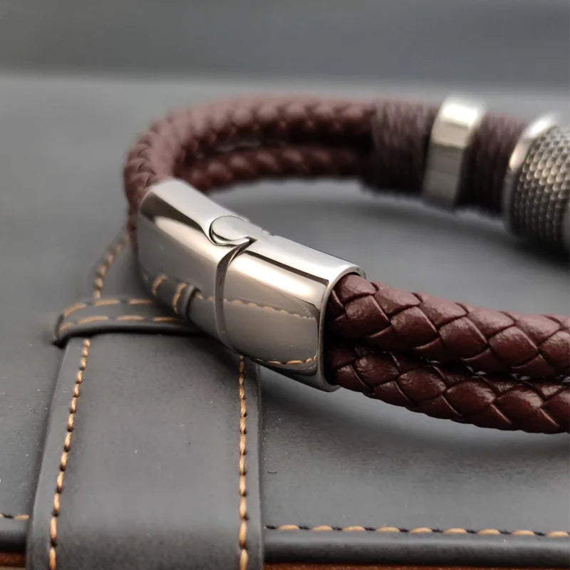 Herrn Armband aus Echtleder, veredelt mit Steinperlen und Edelstahl