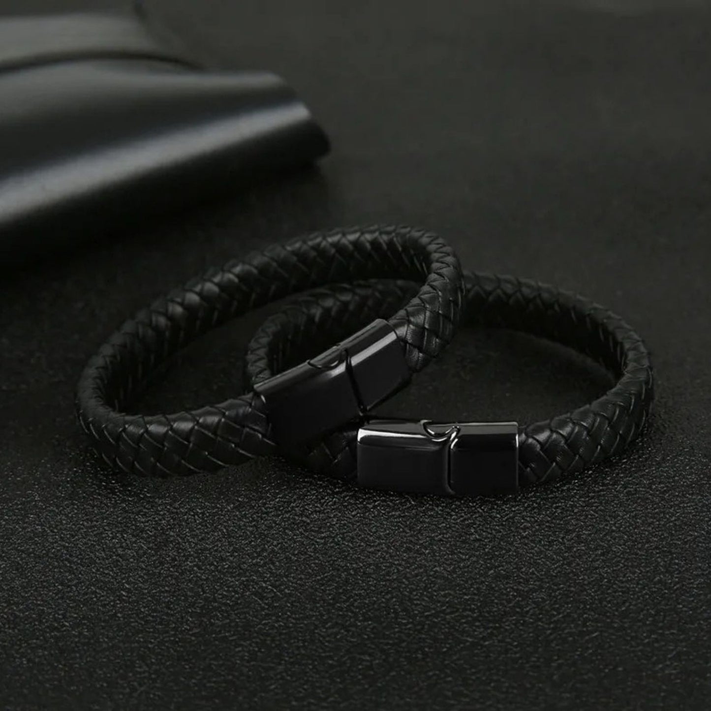 Geflochtenes Echtlder- Armband für Herren mit Edelstahlverschluss